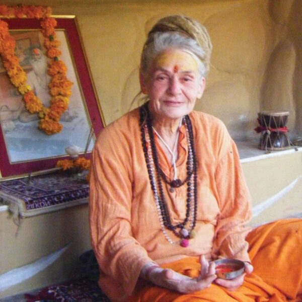 www.yoganga.org - Narvada Puri Mataji, mother, guru and co-founder of YogAnga Retreat at Santosh Puri Ashram