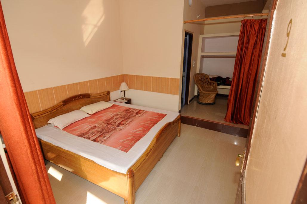 yoganga.org - rooms, accommodations, stay with us, visit us, YogAnga Retreat at Sri Santosh Puri Ashram, yoga and ayurveda ashram in between Haridwar and Rishikesh