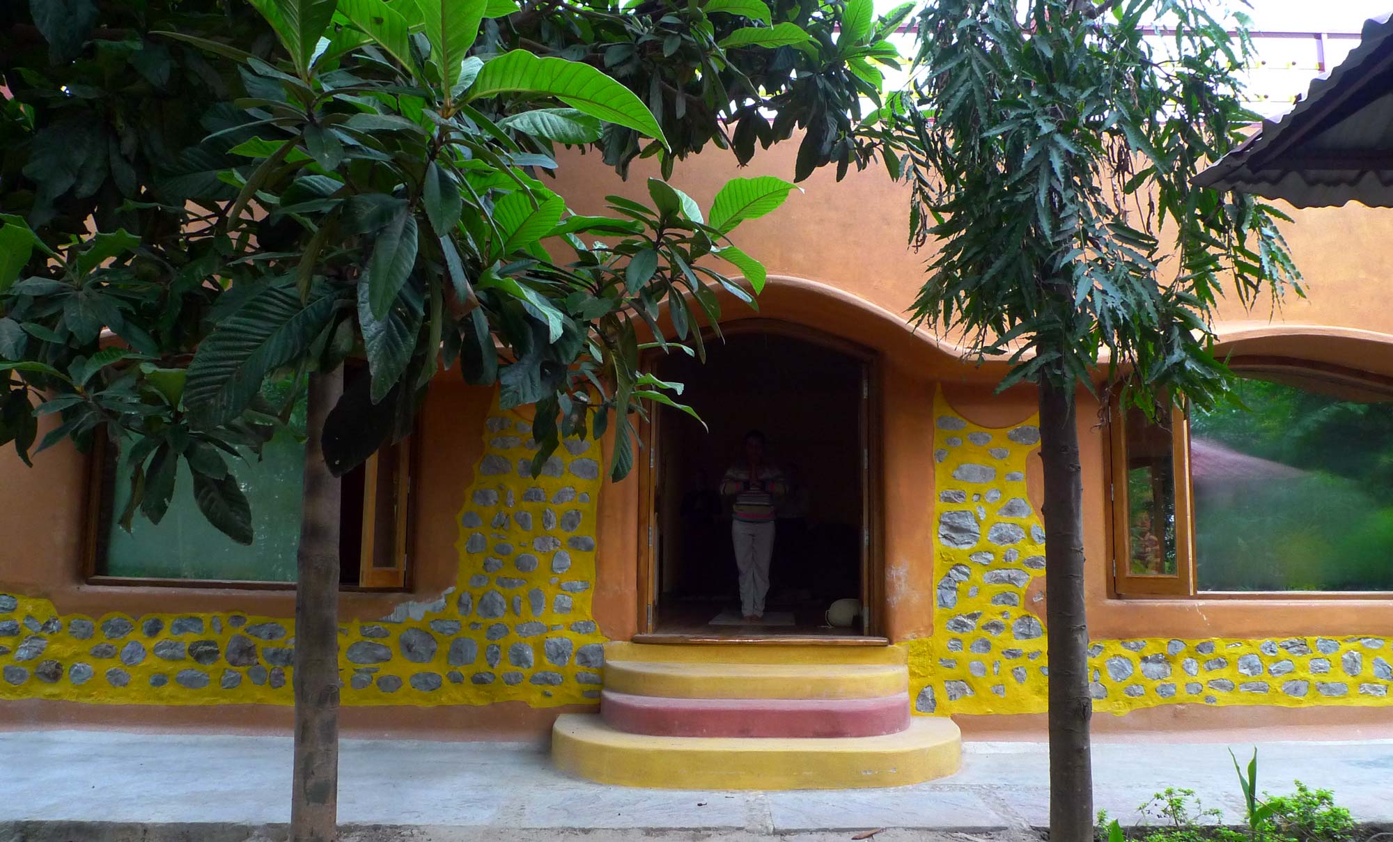 yoganga.org - visit us, visit santosh puri ashram, visit YogAnga Retreat, front door of yogashala YogAnga Retreat Sri Santosh Puri Ashram