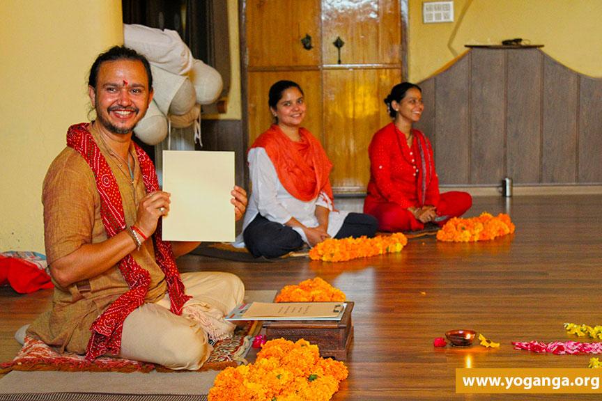yoganga.org - residential hatha yoga teacher trainings. Want to participate in the best 200 hour YTT (Hatha Yoga Teacher Training) in India in Autumn 2025, but feel overwhelmed with all the Yoga Alliance options offered in the Yoga Capital of the World?