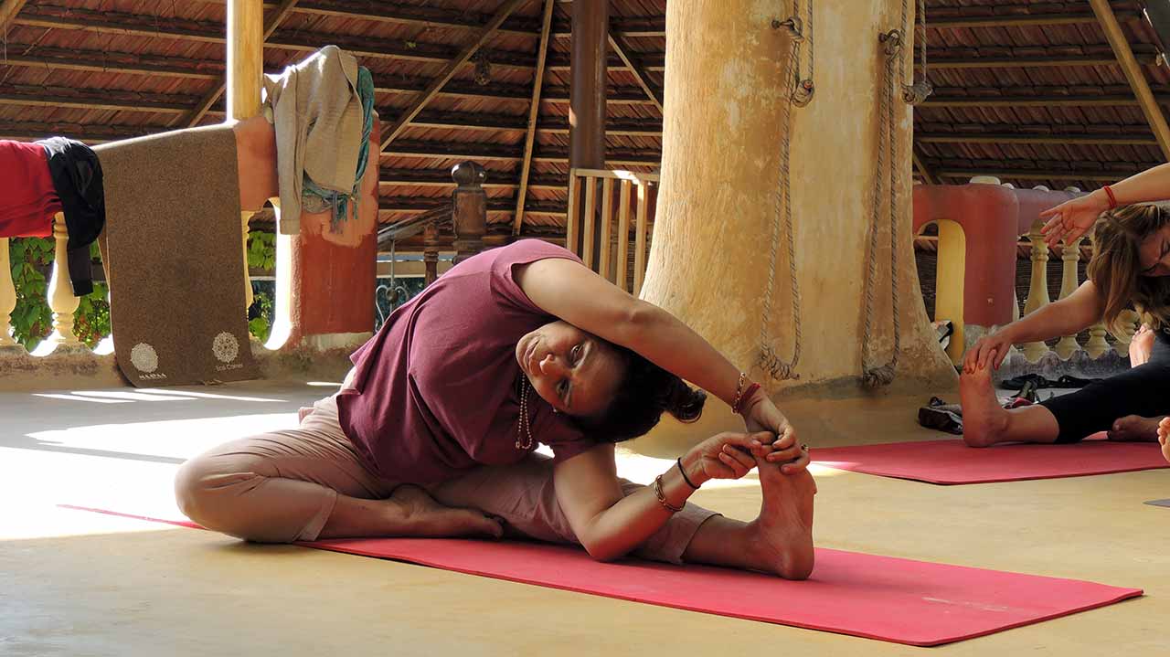 yoganga.org - YogAnga Retreat at Sri Santosh Puri Ashram - Hatha Yoga, Asana, Pranayama & Meditation two week Residential Course